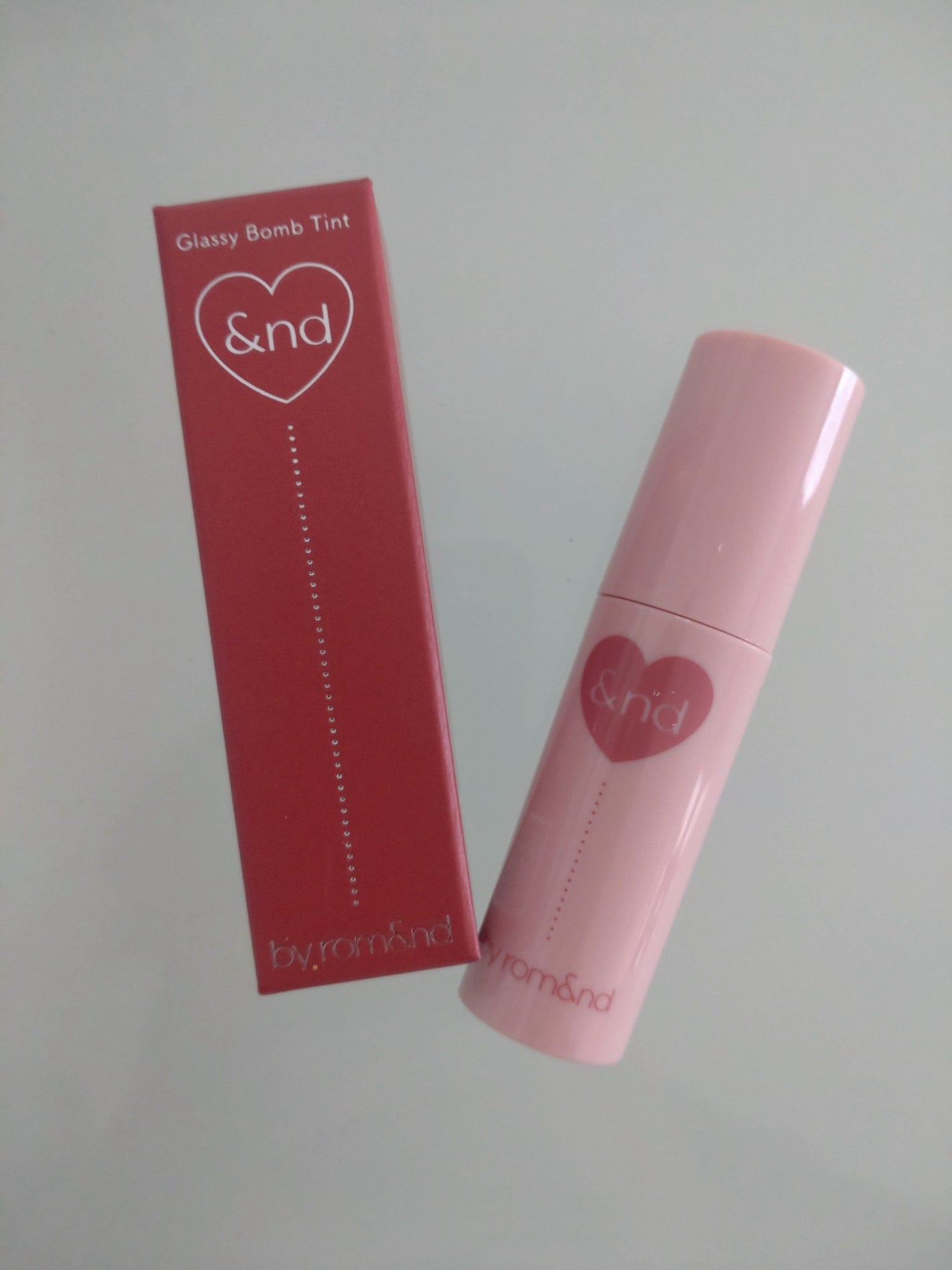 アンドバイロムアンド グラッシーボムティント/&nd by rom&nd/リップティントを使ったクチコミ(1枚目)