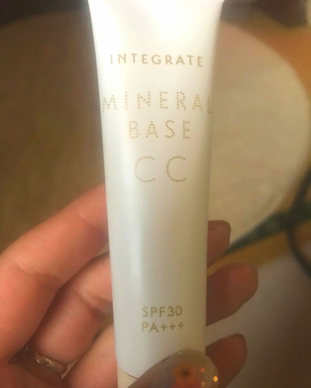 Aya on LIPS 「本日のベース。前回投稿したスキンケアした後今日は日光ガンガンっ..」(1枚目)