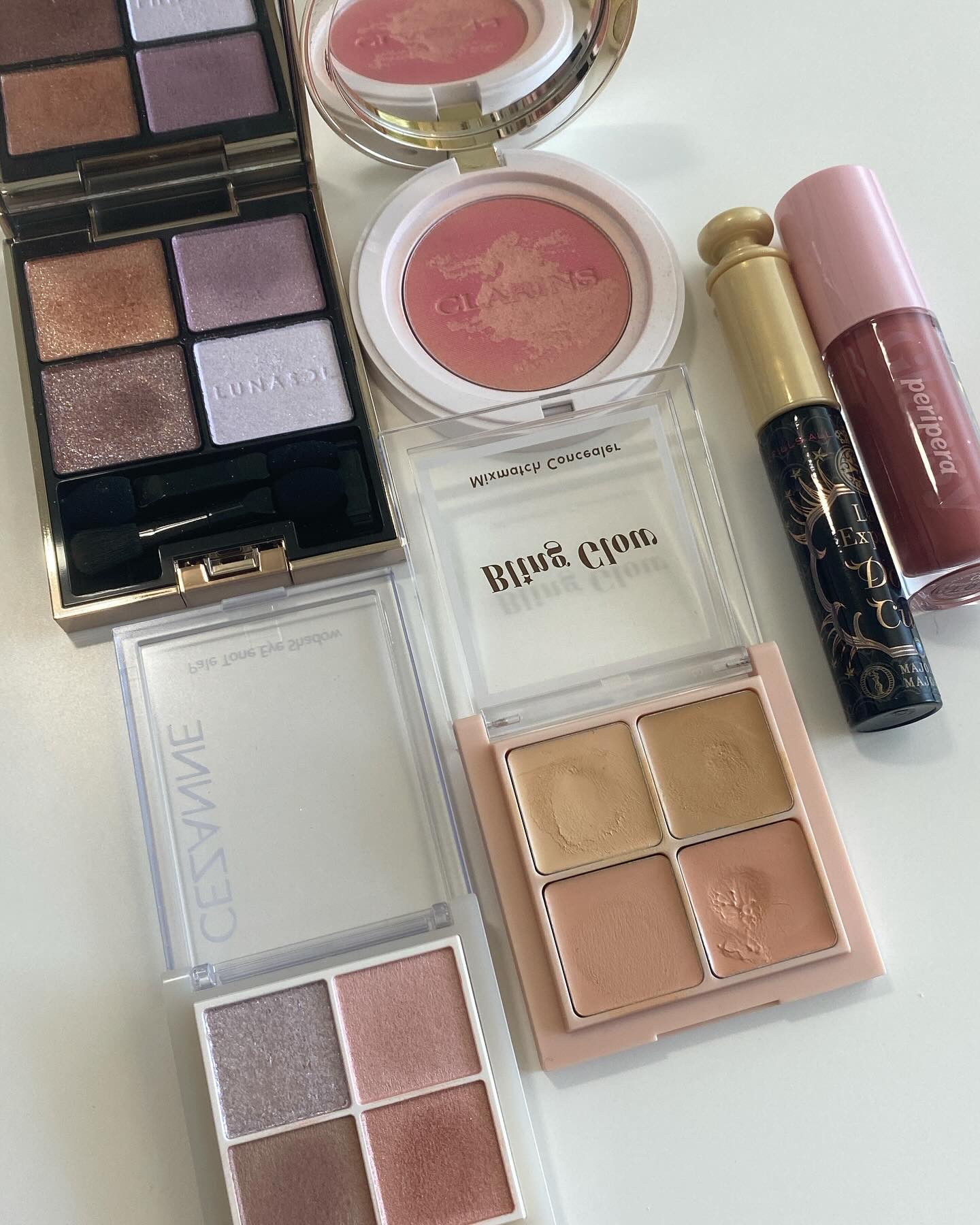 ポーチの中身💭

#ルナソル#セザンヌ#コンシーラーパレット#ペリペラ#peripera#lunasol#クラランス#clarins#マスカラ#マジョリカマジョルカ #資生堂#チーク#メイク直し#メイクポーチの中身 #メイクポーチ#bli