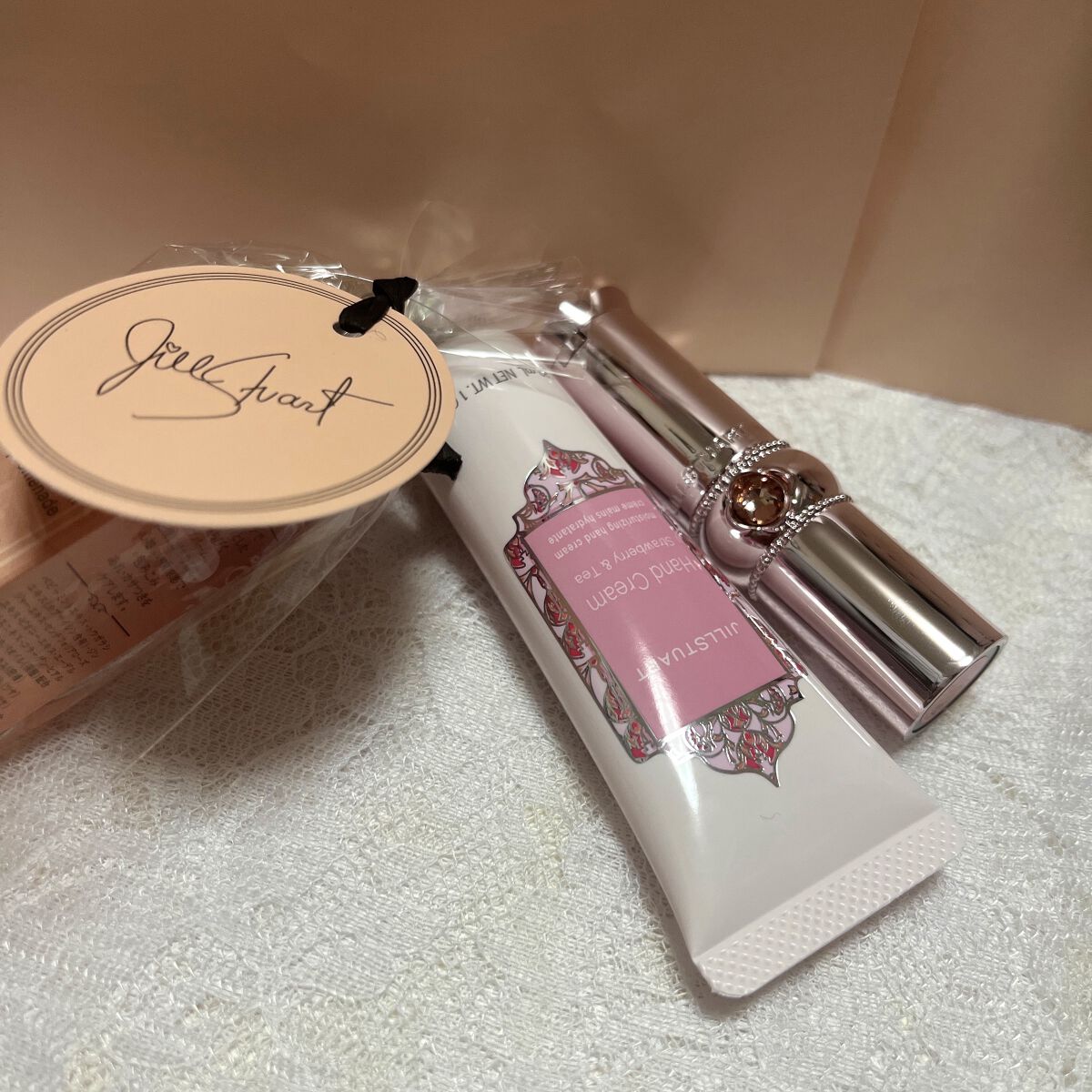 ジルスチュアート リップグロウ セラムバーム 107 sunrich romance/JILL STUART/リップバームを使ったクチコミ（2枚目）