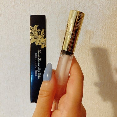 hiroe-amourのhiroe amour lip gloss。

毎日のケアやリップする前の下地、リップの上からグロスとして万能に使えます。

唇乾燥しまくり状態なので、ティント塗った後重ね付けし