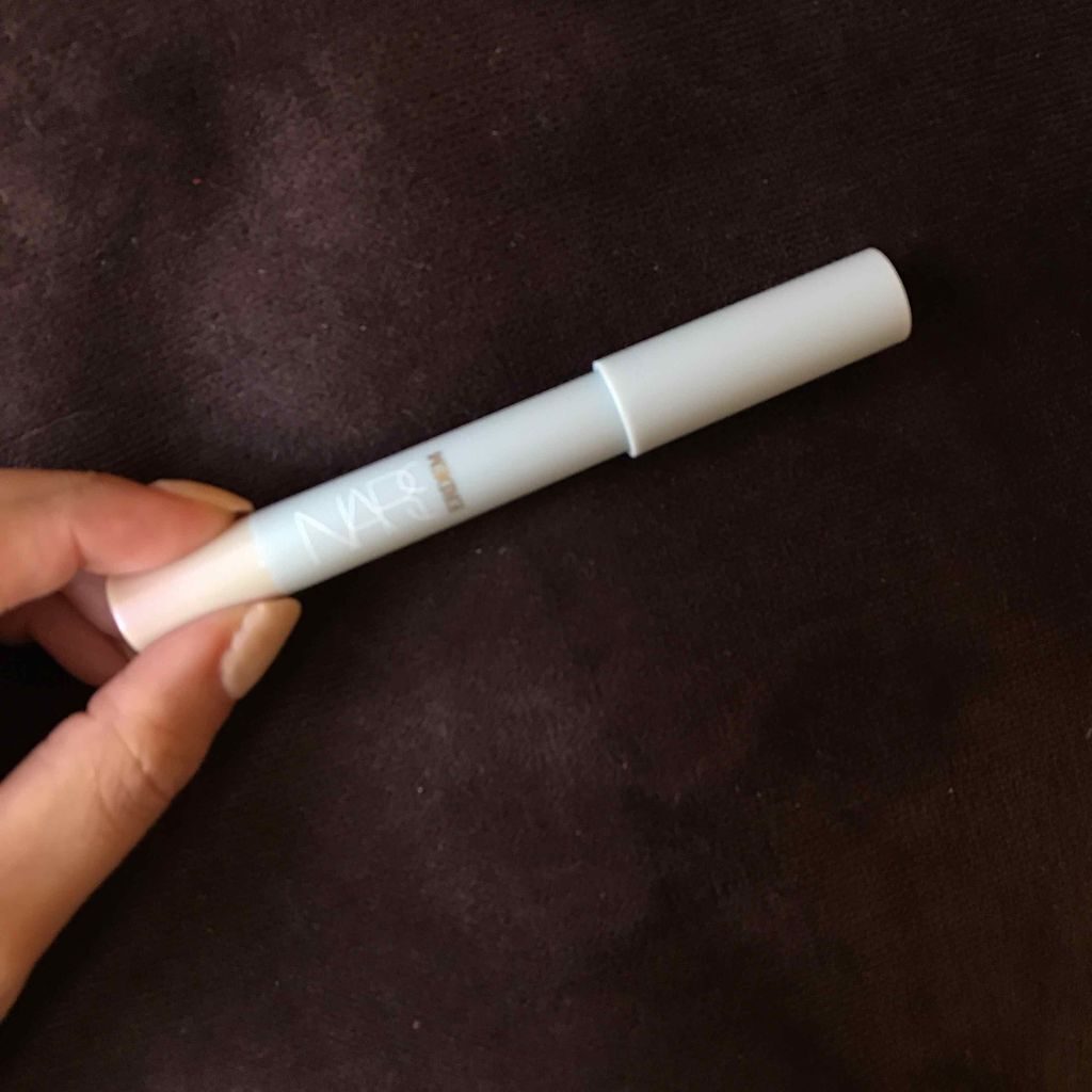NARS マルチユース ハイライティングペンシルのクチコミ「ラベンダーな光のハイライトペンシル🖍
ギラつく感じじゃなくて 優しめに発光してくれる感じが良き.....」（2枚目）