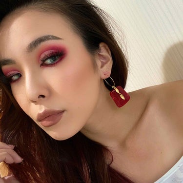 Huda Beauty Obsessions Palette Rubyのクチコミ「
Huda Beauty
Obsessions Palette Rubyを使って
カットクリー.....」（3枚目）