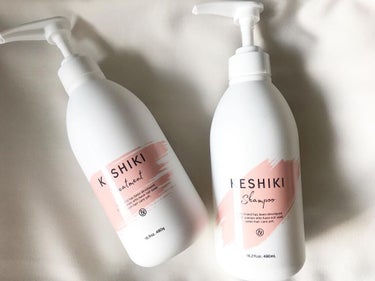 KESHIKI KESHIKIシャンプー／ヘアトリートメントのクチコミ「.
ずっと気になっていたヘアケアアイテム😍
.
✔️ケシキ　シャンプー&ヘアトリートメント
......」（2枚目）