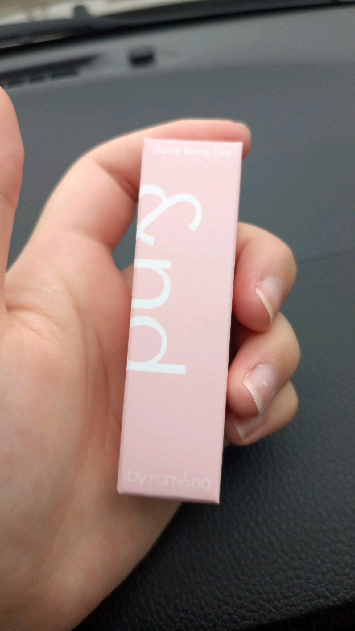 アンドバイロムアンド　グラッシーボムティント BR03 ココアブラウン/&nd by rom&nd/リップティントを使ったクチコミ（1枚目）