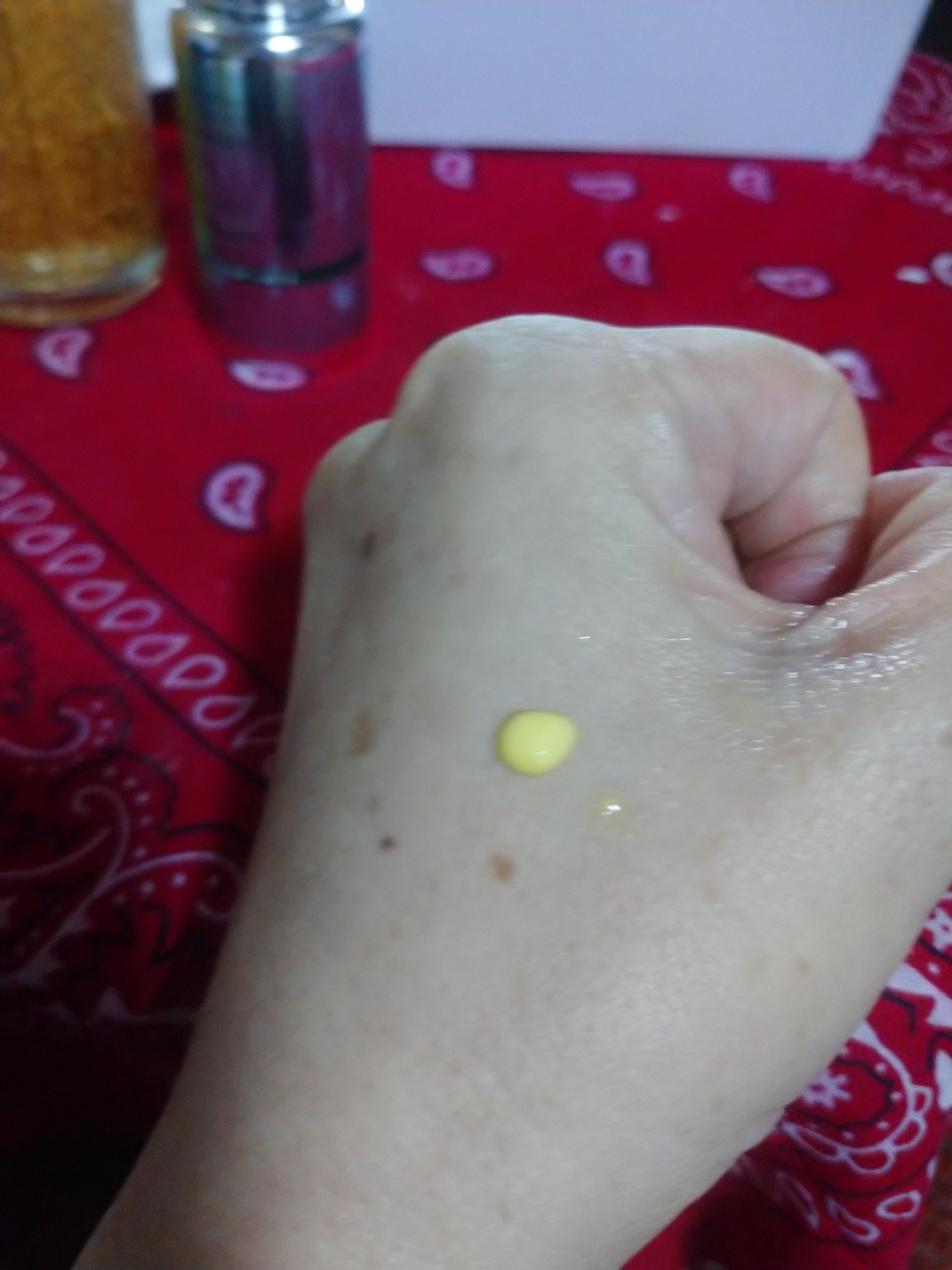 シカレチA エッセンス0.5/VT/美容液を使ったクチコミ（3枚目）