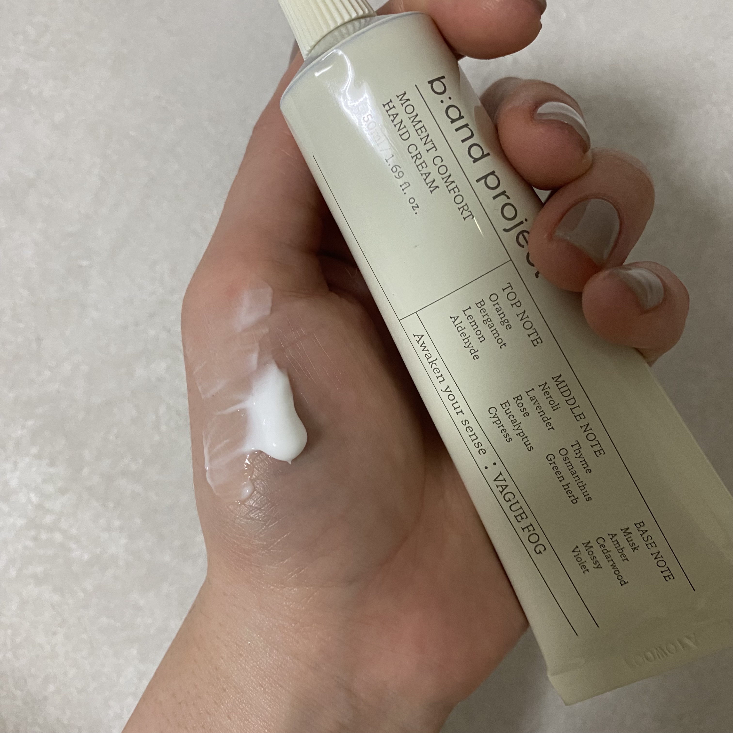 モーメント コンフォート ハンドクリーム Vague Fog/make prem/その他スキンケアを使ったクチコミ（2枚目）