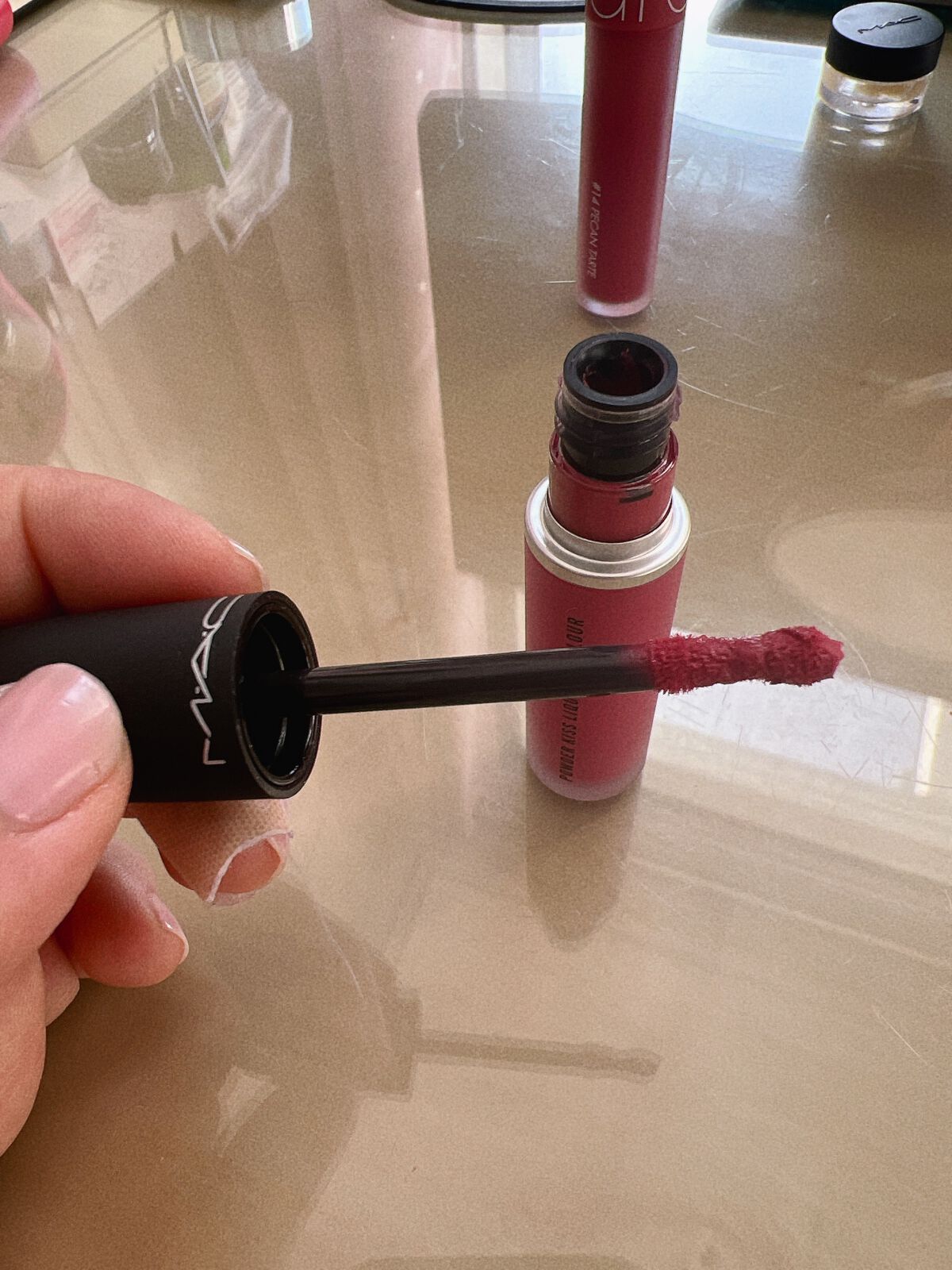 パウダー キス リキッド リップカラー エレガンス イズ ラーンド/M・A・C/口紅を使ったクチコミ（2枚目）