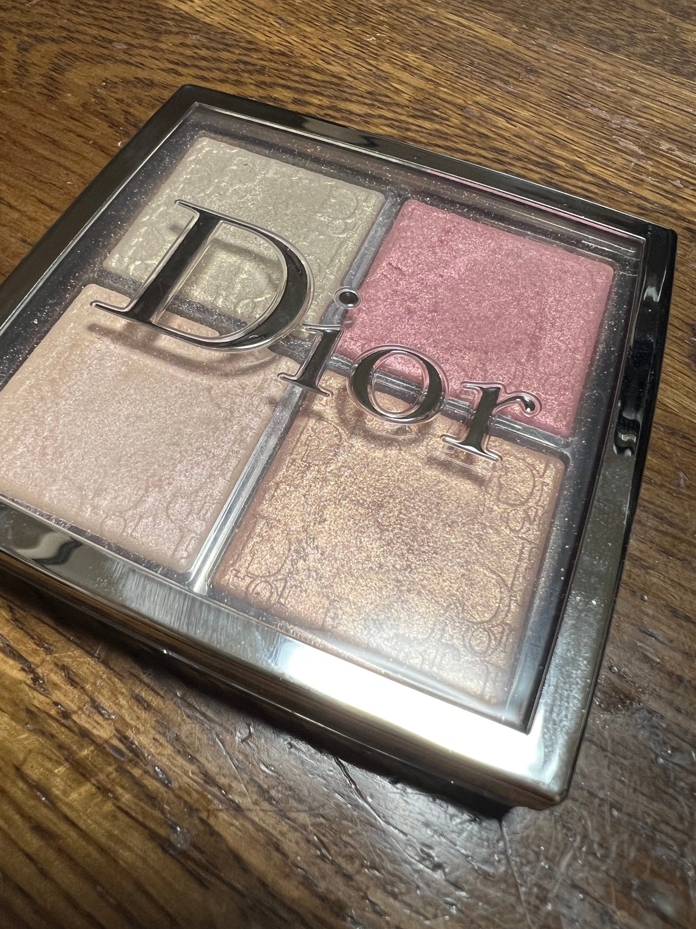 ディオール バックステージ フェイス グロウ パレット/Dior/ハイライトを使ったクチコミ(1枚目)