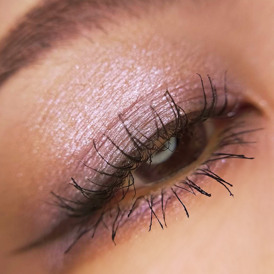 マルチカラーバリエーション トゥインクル TW03/チャコット・コスメティクス/単色アイシャドウを使ったクチコミ（2枚目）