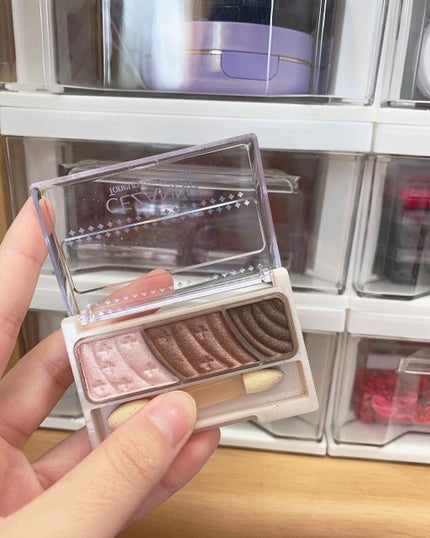 トーンアップアイシャドウ/CEZANNE/アイシャドウパレットを使ったクチコミ(3枚目)