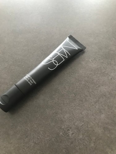 今回は乗り換えのプライマー を共有していきます‼︎


✔️NARS    ソフトマットプライマー 

変幻自在のプライマーは、メイクがのりやすくなるように滑らかなキャンバスを作り、テカリを抑え、どんな