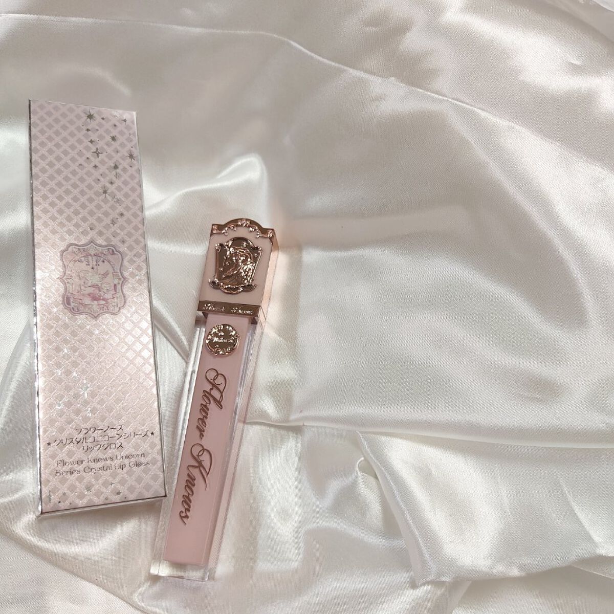 フラワーノーズの最新シリーズのリップ！！
FlowerKnows
ユニコーンシリーズ クリスタルリップグロス
見た目可愛すぎて購入しました！見た目ちょっとトゥーフェイス○とラデュ○の中間ぽくないですか？？
ラデュ○は撤退しちゃって買えないの
