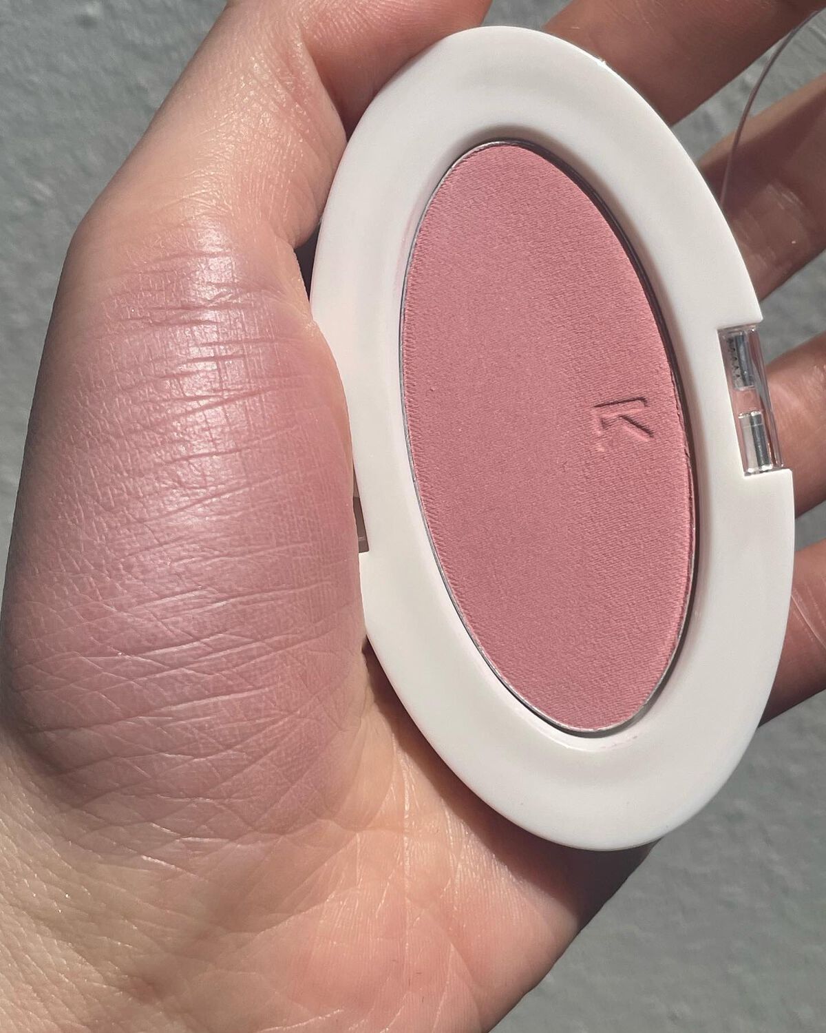 ラブシルクブラッシュ 706 ラバー/Laka/パウダーチークを使ったクチコミ（3枚目）