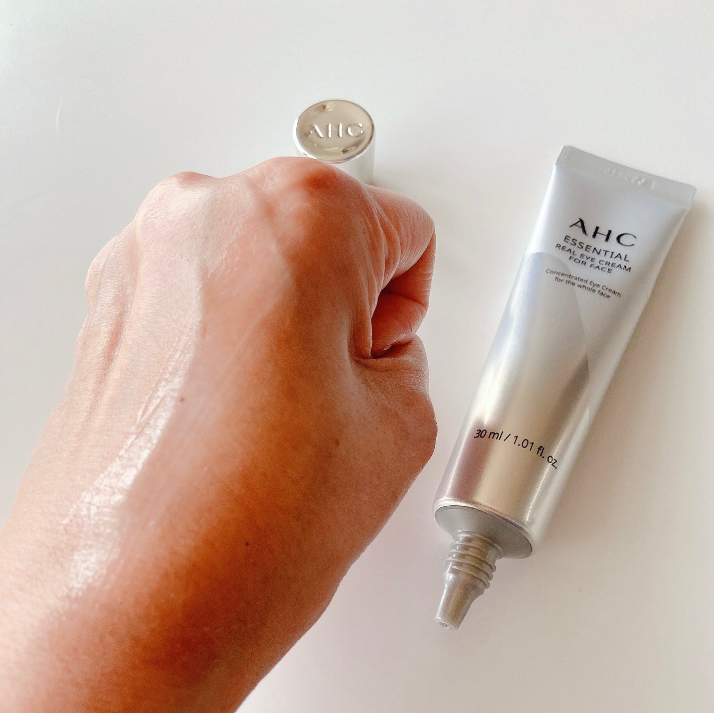 エッセンシャル リアル アイクリーム フォーフェイス/AHC/アイケア・アイクリームを使ったクチコミ(4枚目)