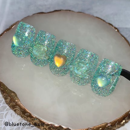 ⋆͛🦖⋆͛aomi on LIPS 「オリジナルフラッシュグリーン×オーロラ色んな色にキラキラするけ..」(7枚目)