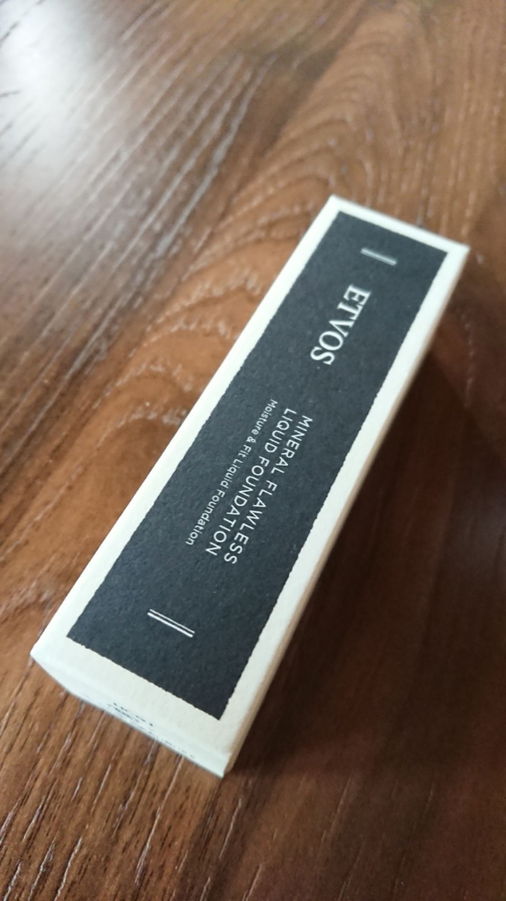 ミネラルフローレスリキッドファンデーション/エトヴォス/リキッドファンデーションを使ったクチコミ（1枚目）