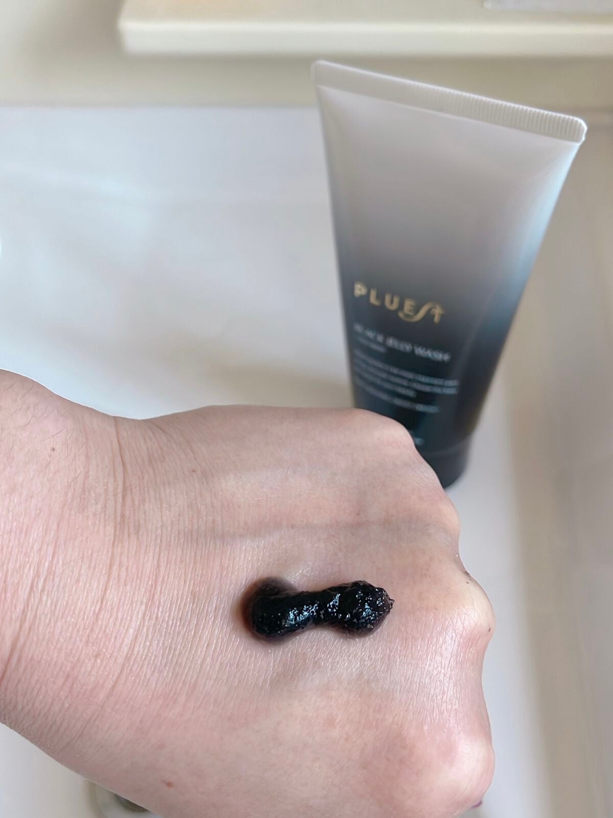 nanatsume151 on LIPS 「美容液と汚れ分解成分をたっぷり含んだ「保水ジェル」の洗顔料。洗..」(2枚目)