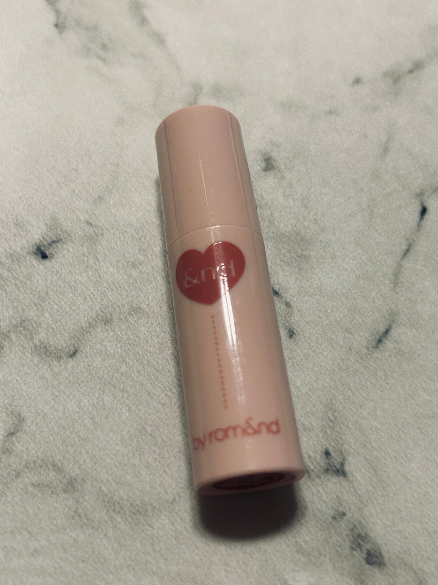 アンドバイロムアンド グラッシーボムティント/&nd by rom&nd/リップティントを使ったクチコミ(1枚目)