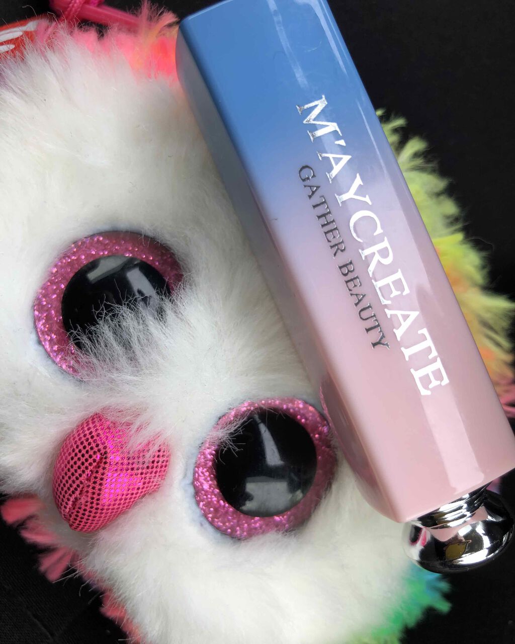 色の変わるリップ
千人千色：唇の温度で変色:自分の体温や唇のPHにより、塗ったリップの色が変わります。

潤い：ワックス、オリーブオイルなどの美容成分が豊富に含まれた植物エキスを取り、鮮やかな唇をキープするだけでなく、乾燥