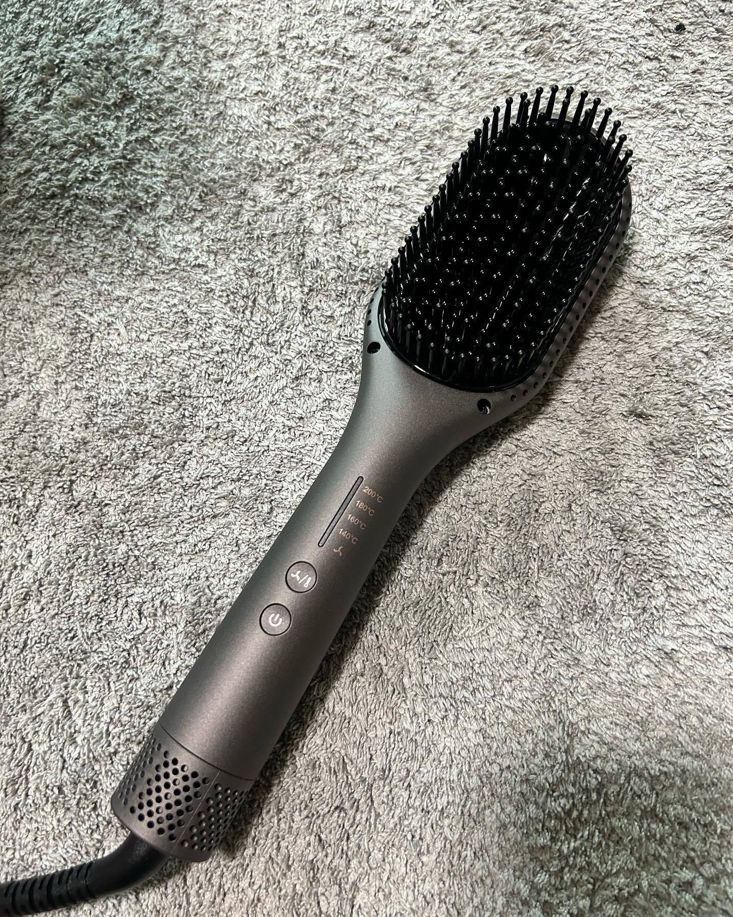 プレミアム ブラシ型ヘアアイロン/CARERISE/その他スタイリングを使ったクチコミ（1枚目）