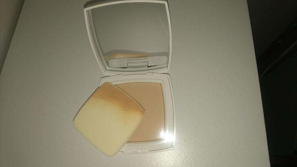 ル ブラン コンパクト ラディアンス/CHANEL/パウダーファンデーションを使ったクチコミ（2枚目）