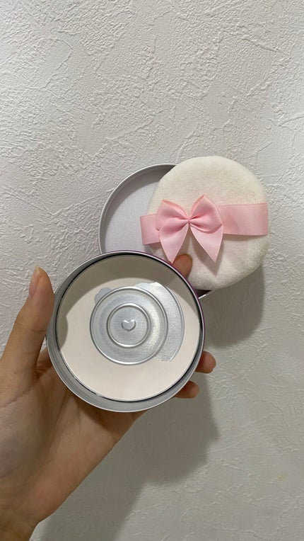 すっぴんパウダー B サクラスウィートソローの香り 2022/クラブ/プレストパウダーを使ったクチコミ(2枚目)