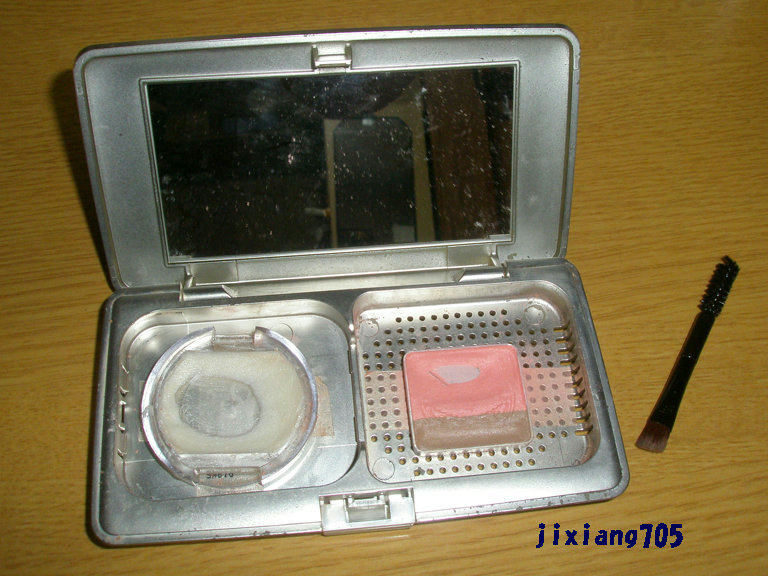 エスポルール エスポルール クリームアイシャドウ ホワイトのクチコミ「コフレドールのアイパレットのアイベース（白）が単色部分だけなくなった時にダイソーで試しに買って.....」（1枚目）