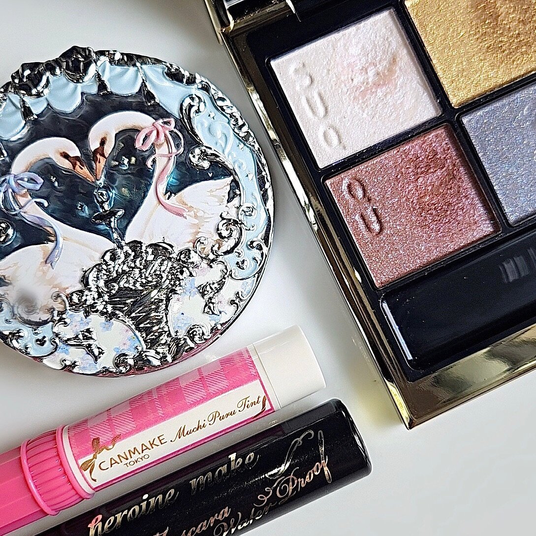 フラワーノーズ スワンバレエシリーズ ブラッシュコンパクト/FlowerKnows/パウダーチークを使ったクチコミ（2枚目）