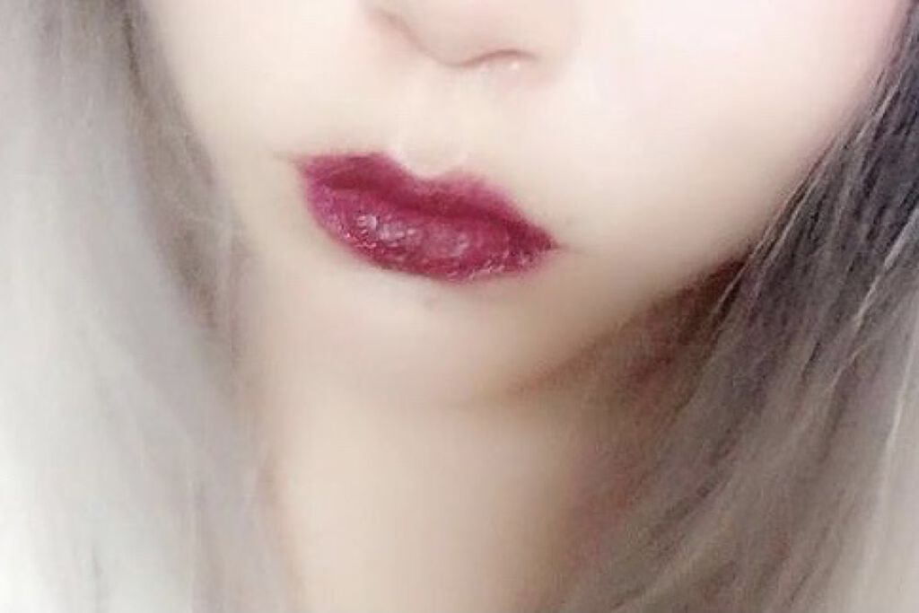 キス クッション リップ ティント 290 エクストラ バイオレット/REVLON/リップティントを使ったクチコミ（3枚目）