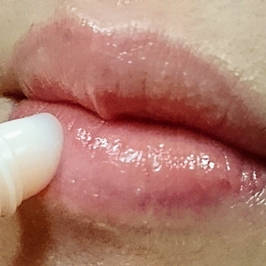 ニベア　ロイヤルブルーリップ　濃密美容ケア/ニベア/リップ美容液を使ったクチコミ（1枚目）