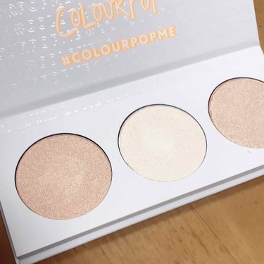 #COLOURPOP のおまけで付いてきた、3色のハイライターパレット
【THIS IS FOR YOU】
左から
Morning After:ゴールドとピンクが入ったピーチ
Glad You Came