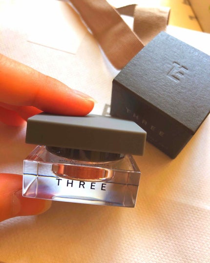 シマリングカラーヴェール ステートメント/THREE/単色アイシャドウを使ったクチコミ(1枚目)