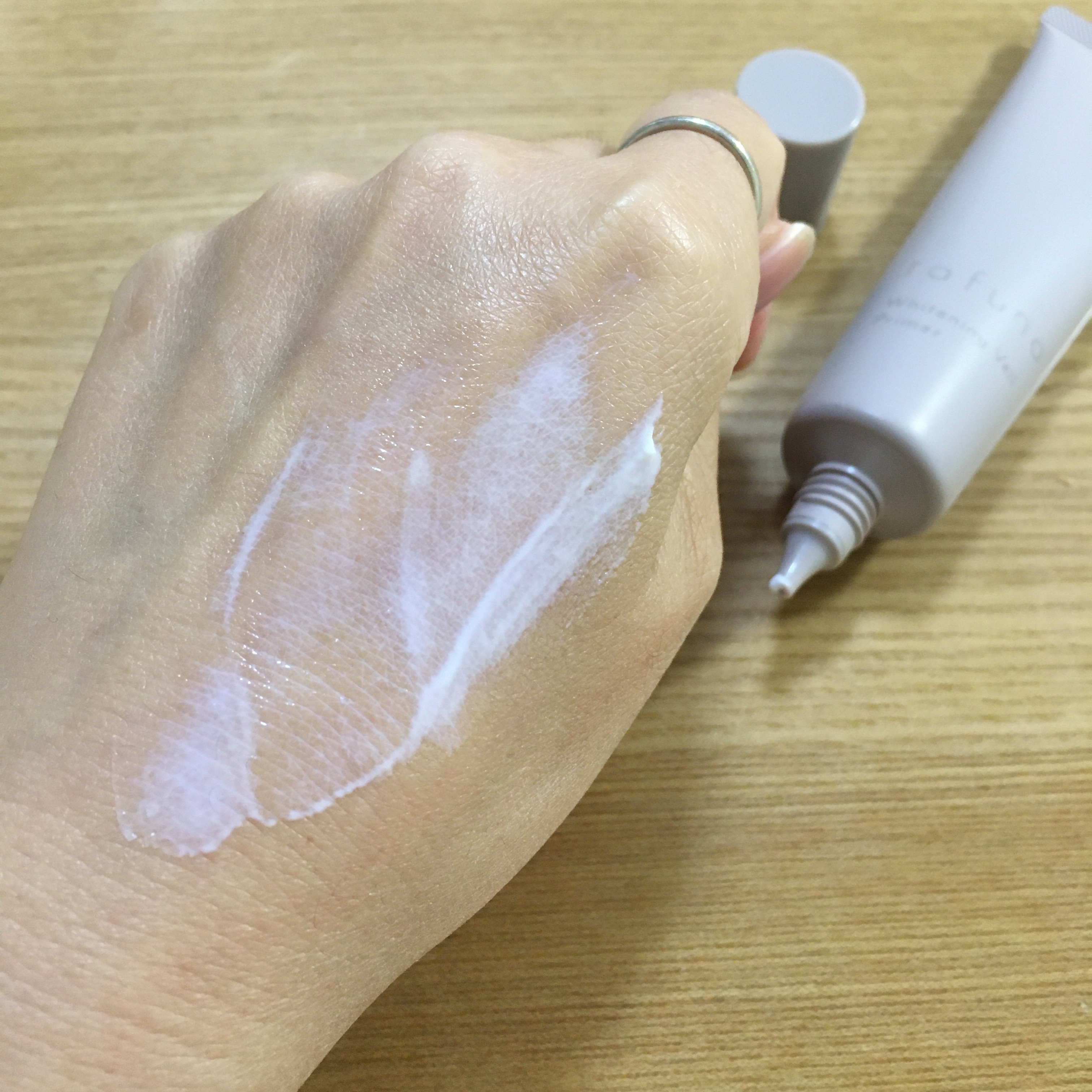 ホワイトニングヴェールプライマー/rafuna/化粧下地を使ったクチコミ（3枚目）