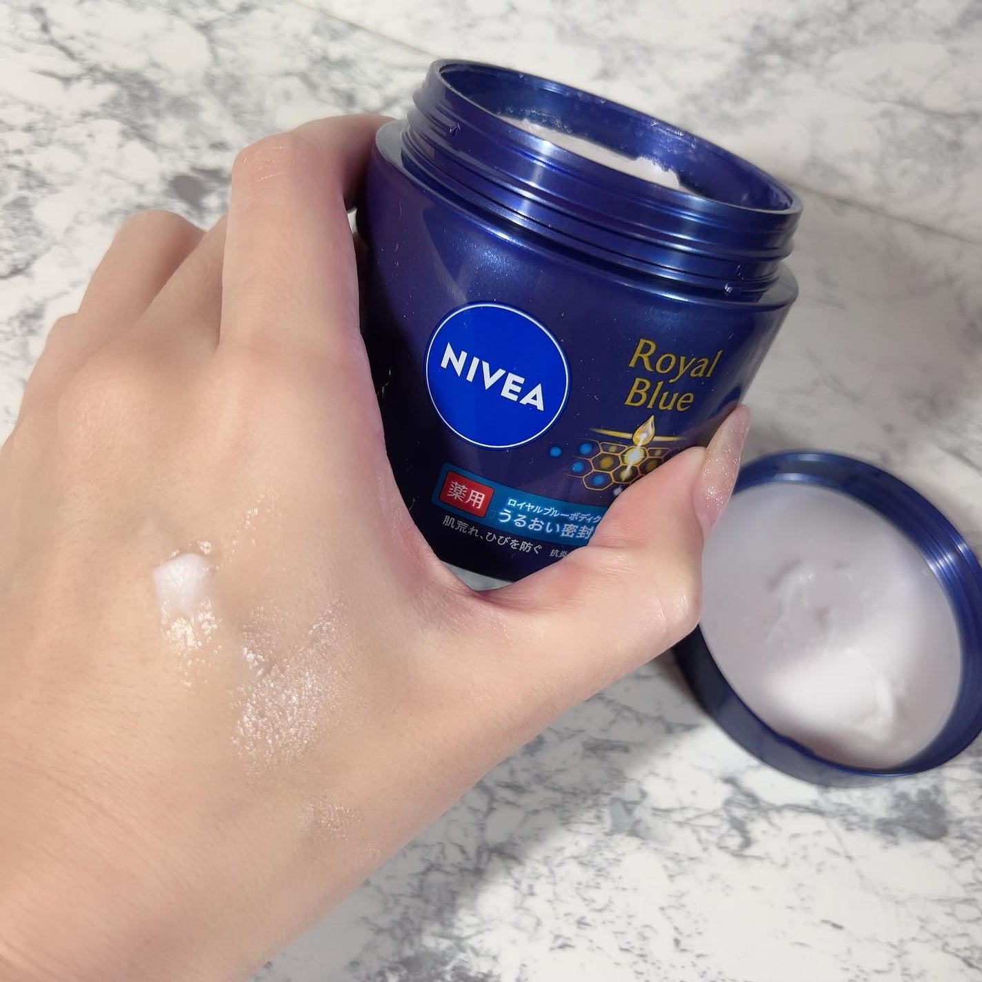 ニベア ロイヤルブルーボディクリーム うるおい密封ケア/ニベア/ボディクリームを使ったクチコミ(2枚目)