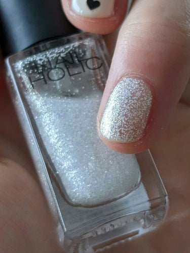 White Glitter Nail🤍🤍
ネイルホリック Aurora Glitter WT062がめちゃめちゃかわいいです✨

光源の下で見るとキラッキラだし、自然光で光がそこまで強くないときも白いつぶつぶがちょーかわいい！！
これはヘビロテの予感〜！
すぐなくなっちゃいそう…！！

ホワイトネイルと言いつつ紫のグリッターを見えてない指に使ってる笑

の画像 その2