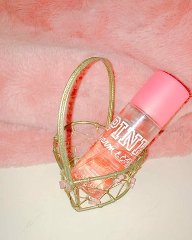 ♡Victoria's Secret PINK warm&cogy♡
 body mist    75ml   
バニラとピオニーの香り

見た目も、香りもすっごくかわいいボディミスト☆
アメリカの高校