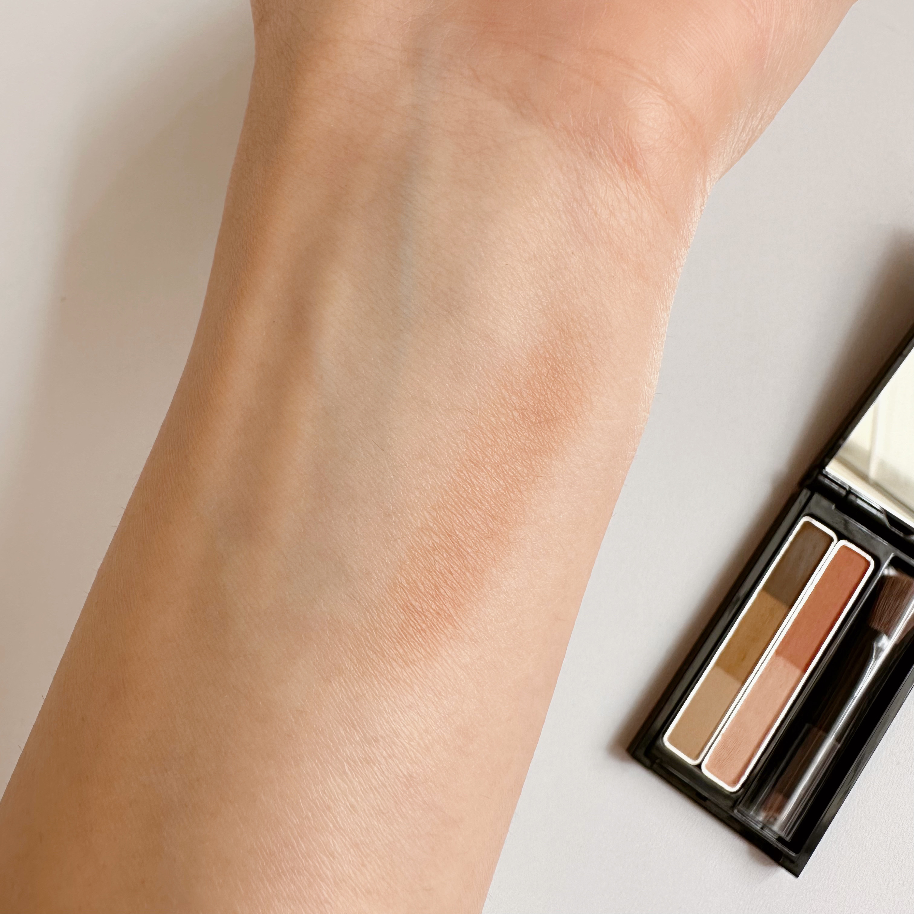 デザイニングアイブロウ3D(デュアルカラー) EX-4 ライトブラウン系×キャロットオレンジ/KATE/パウダーアイブロウを使ったクチコミ（2枚目）