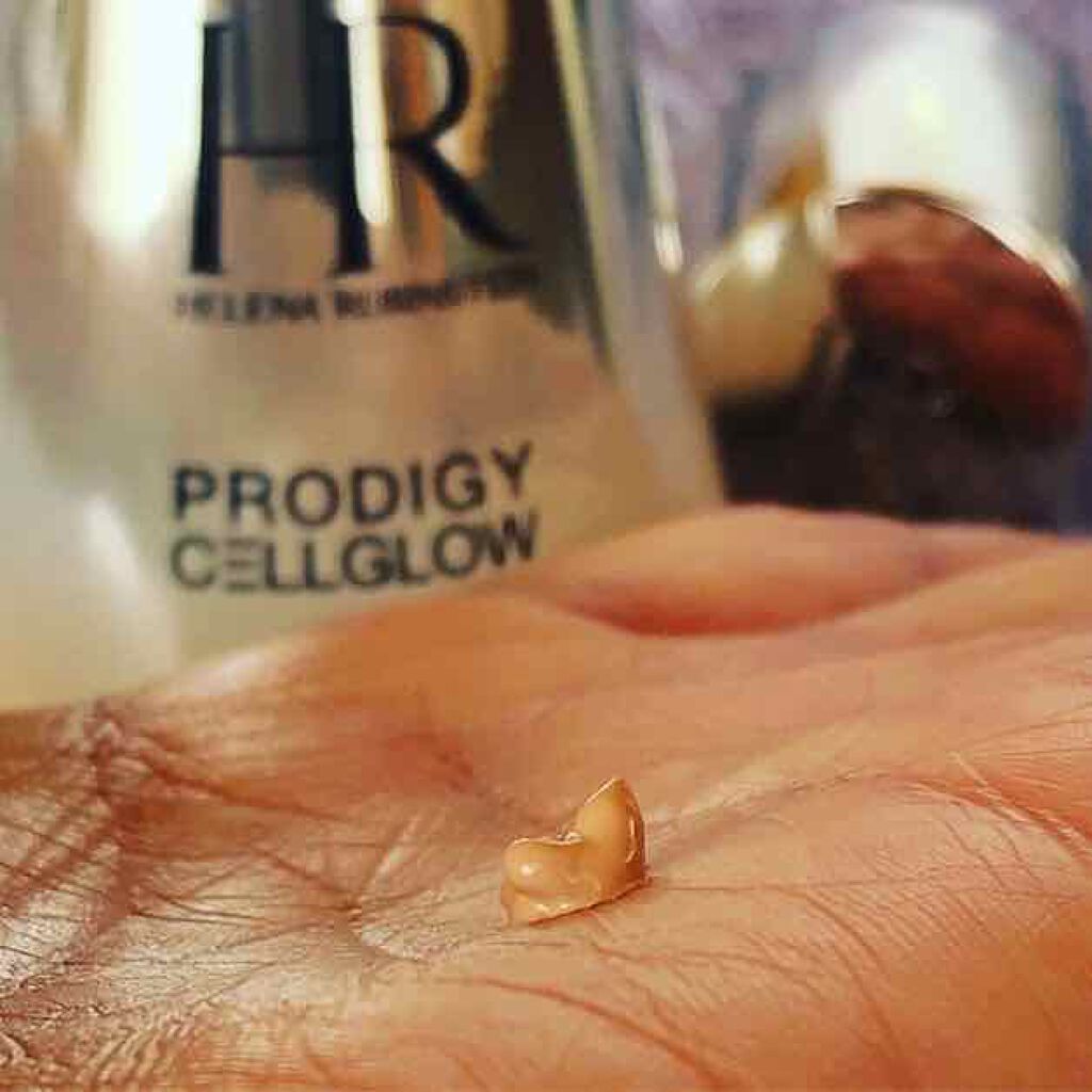 プロディジー CELグロウ エッセンス ファンデーション/HELENA RUBINSTEIN/リキッドファンデーションを使ったクチコミ(2枚目)