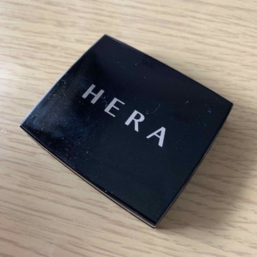 HERA シャドウデュオ　07


パールがぎっしりだけどギラギラとかではなく、目元を明るくしてくれるアイシャドウ☆

ほんのり淡く色づくので、仕事の時によく使うアイシャドウの一つです(^^)


これ