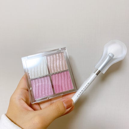 グロウコントゥアリングハイライターパレット/wakemake/パウダーハイライトを使ったクチコミ(2枚目)