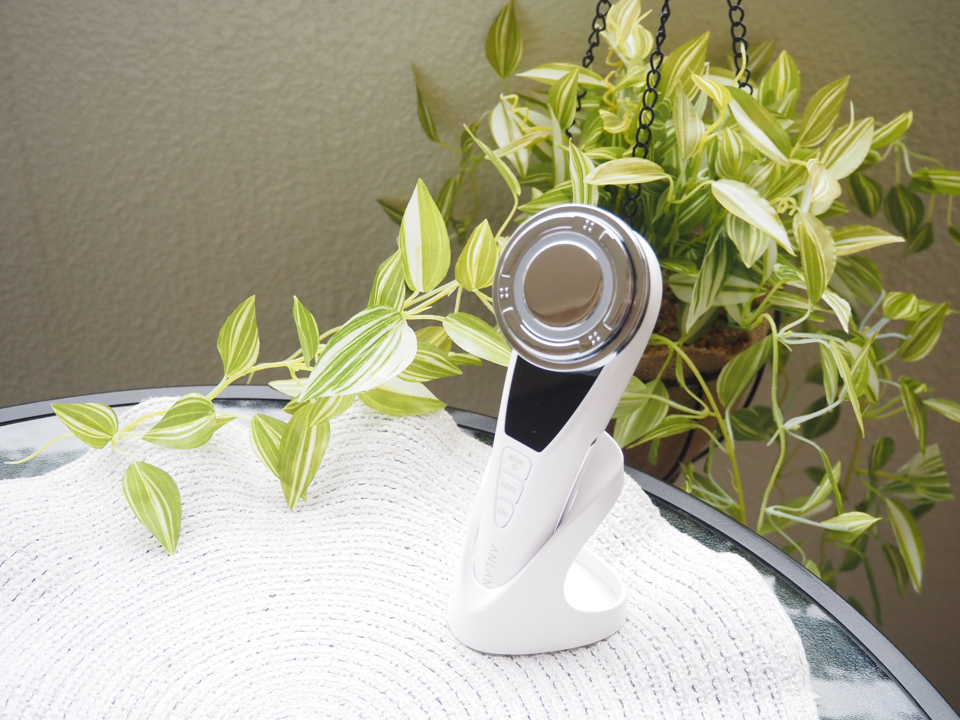 ANLAN 温冷美顔器PROを使ってみました。

EMS・3色光エステ・温冷ケア・振動・イオン導入などが１台でできちゃう多機能美顔器。なのに、お値段がお手頃すぎて震える。

私の１番のおすすめは、Cleanモードで、洗顔では落としきれない毛