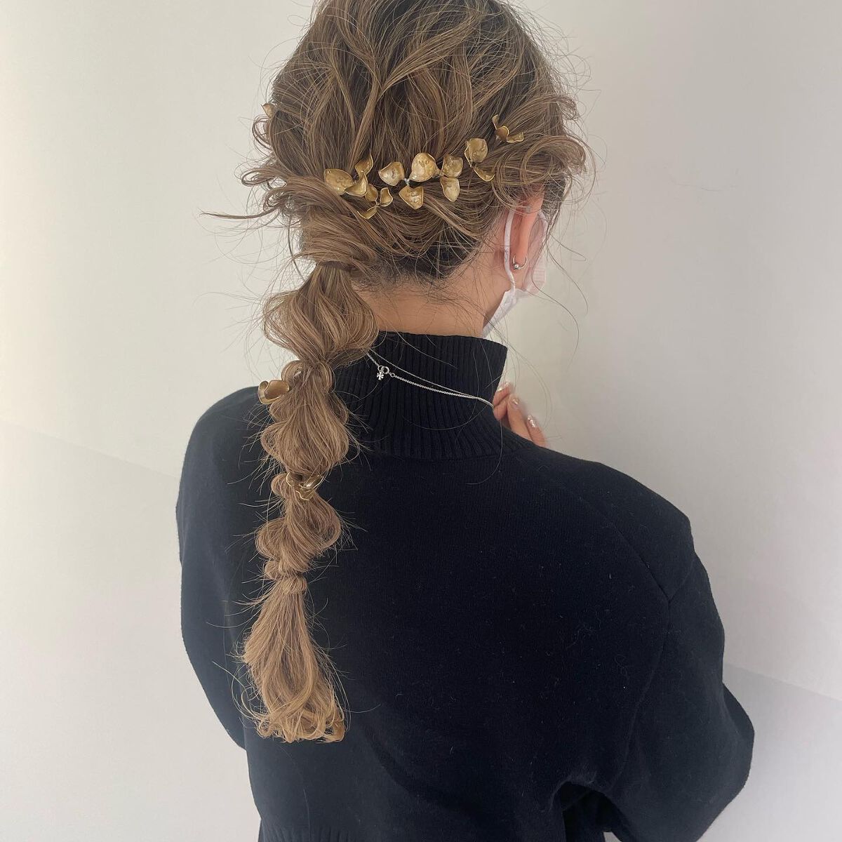 nanamin / 美容師 on LIPS 「【大人気編み下ろしヘア💐】特別な日にしたいヘアアレンジ♡結婚式..」(6枚目)