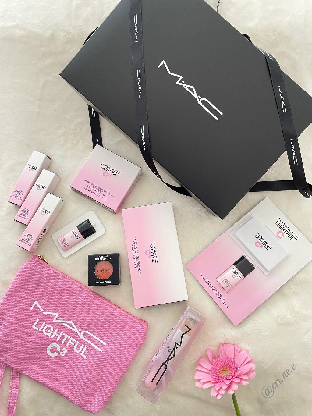 ライトフル C３ ナチュラル シルク パウダーファンデーション NC20/M・A・C/パウダーファンデーションを使ったクチコミ（1枚目）