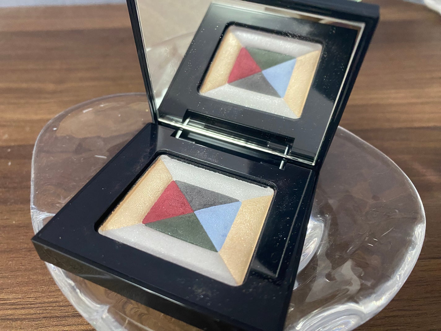 コンスピキュアス アイズ リミテッドコレクション b/Amplitude/単色アイシャドウを使ったクチコミ(1枚目)