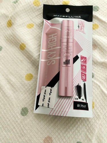 MAYBELLINE NEW YORKスカイハイ01ブラック

ずっと気になっており購入。
ブラシがでかい割には結構繊細な付け心地。

ポイントメイク落としが必要かどうかわからない…。
これでヒロインメ