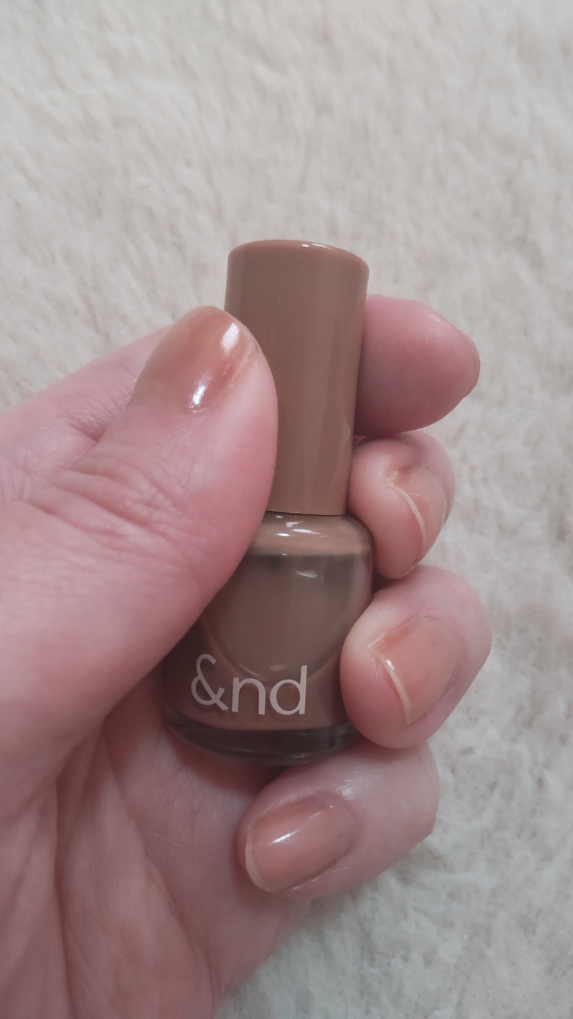アンドバイロムアンド　グラッシードロップネイル BE01 キャラメル/&nd by rom&nd/マニキュアを使ったクチコミ（2枚目）