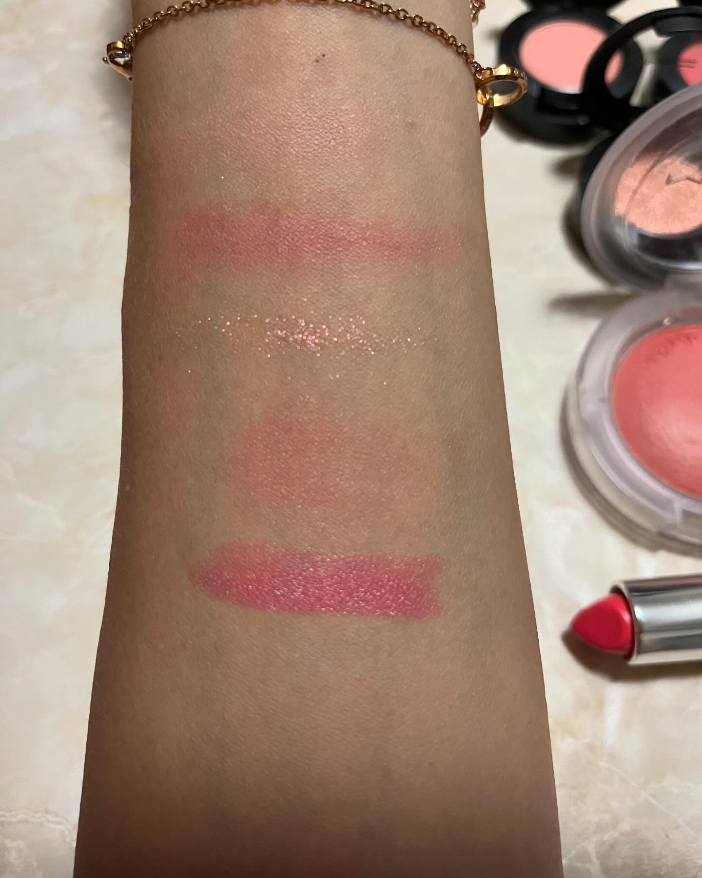 スモール アイシャドウ スシ フラワー/M・A・C/単色アイシャドウを使ったクチコミ（2枚目）