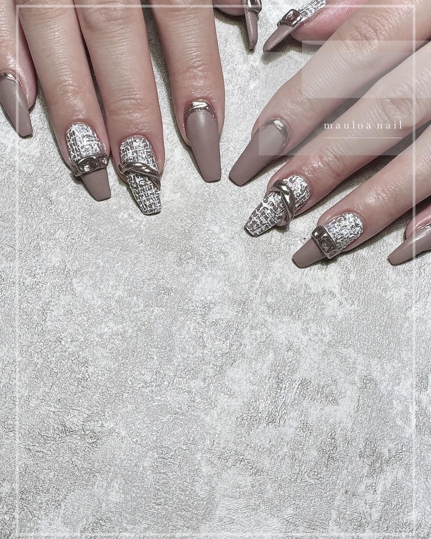 #フレンチネイル,#ネイル,#アートネイル,#冬ネイル,#ミラーアートネイル,#きらきらネイル,#フレンチネイル,#ツイード柄ネイル,#手書きアートネイル,#ミラーアートネイル,#パーツネイル,#ブラウンネイル,#リングネイルのネイルデザイン