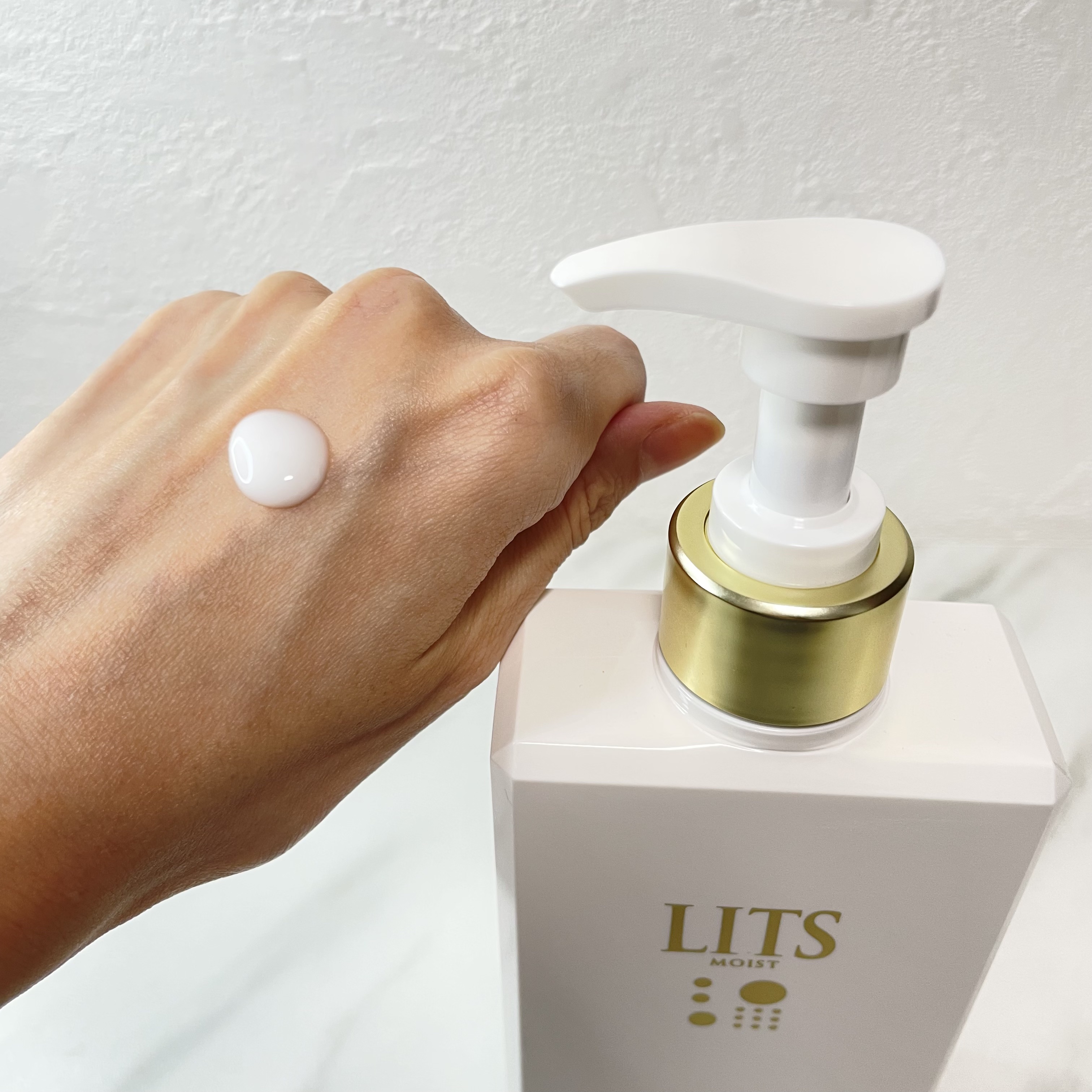 モイスト ボディミルク [全身用ミルク美容液] リラックスハーブの香り/リッツ/ボディミルクを使ったクチコミ（3枚目）